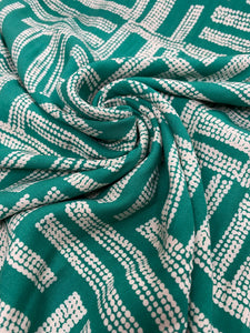 Green geometric dash lines viscose - 1/2mtr