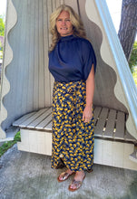 Load image into Gallery viewer, Wrap Skirt Pattern (sizes 10-28)